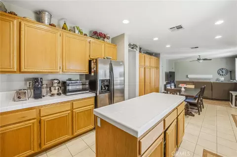 Kitchen - 8470 Lindenhurst, Riverside, CA 92508 photo 4 of 5