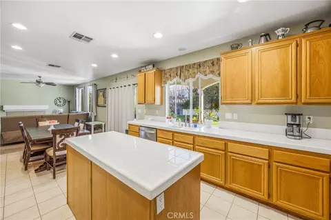 Kitchen - 8470 Lindenhurst, Riverside, CA 92508 photo 5 of 5