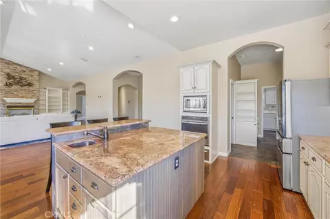 Kitchen - 31027 E Sunset Dr N, Redlands, CA 92373 photo 4 of 7