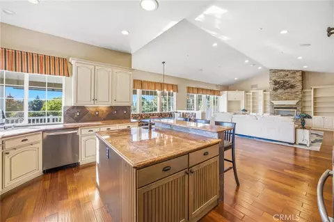 Kitchen - 31027 E Sunset Dr N, Redlands, CA 92373 photo 5 of 7