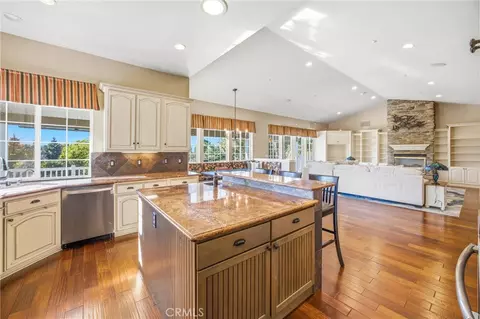 Kitchen - 31027 E Sunset Dr N, Redlands, CA 92373 photo 5 of 7