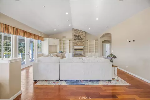 Living - 31027 E Sunset Dr N, Redlands, CA 92373 photo 4 of 8