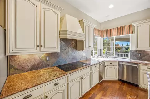 Kitchen - 31027 E Sunset Dr N, Redlands, CA 92373 photo 6 of 7