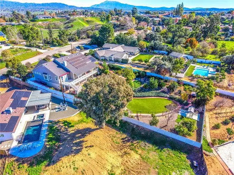 View/Area - 31027 E Sunset Dr N, Redlands, CA 92373 photo 3 of 7