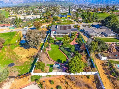 View/Area - 31027 E Sunset Dr N, Redlands, CA 92373 photo 4 of 7