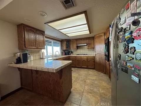 Kitchen - 16834 Elm St, Hesperia, CA 92345 photo 1 of 2