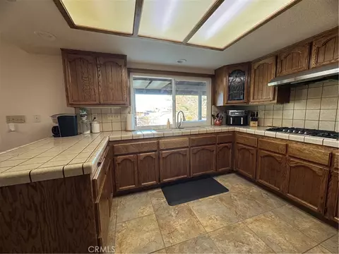 Kitchen - 16834 Elm St, Hesperia, CA 92345 photo 2 of 2