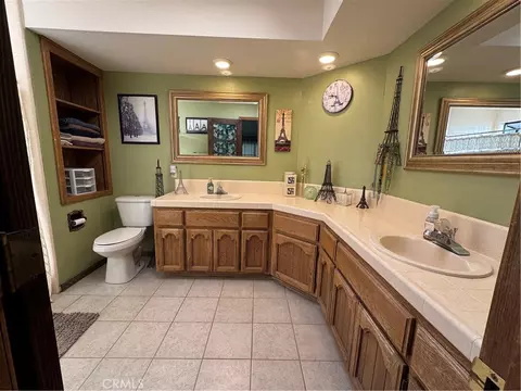 Bath - 16834 Elm St, Hesperia, CA 92345 photo 1 of 4