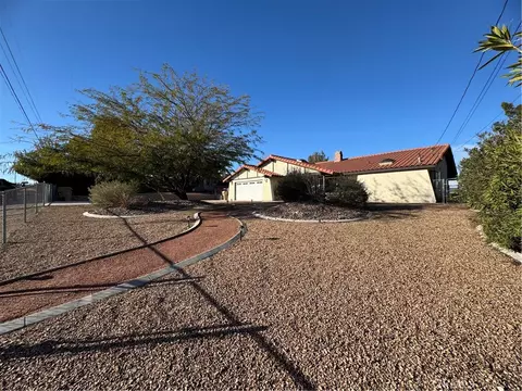 Exterior - 16834 Elm St, Hesperia, CA 92345 photo 3 of 9