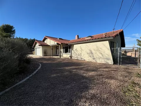Exterior - 16834 Elm St, Hesperia, CA 92345 photo 5 of 9