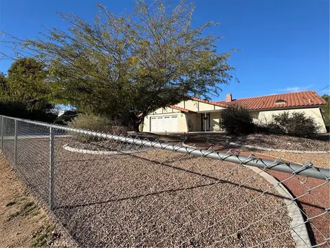 Exterior - 16834 Elm St, Hesperia, CA 92345 photo 2 of 9