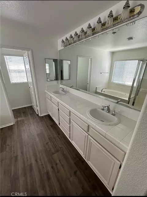 Bath - 11306 Trailstone Ct, Riverside, CA 92505 photo 1 of 2