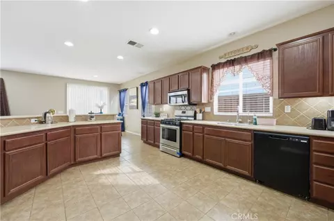 19830 Silverwood Dr, Lake Elsinore, CA 92530