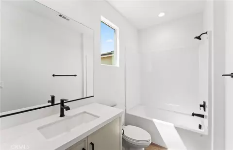 Bath - 760 Gadwall, Irvine, CA 92618 photo 5 of 5
