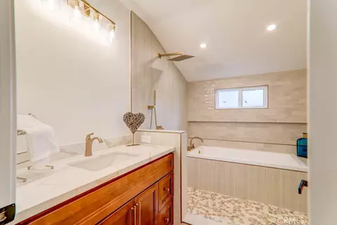 Bath - 6174 Hawarden, Riverside, CA 92506 photo 3 of 4