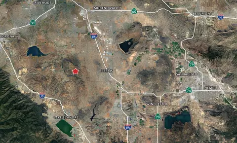 2 Blue Sky Rd, Perris, CA 92570 photo 4