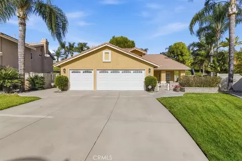 7743 Gold Buckle Ct, Highland, CA 92346