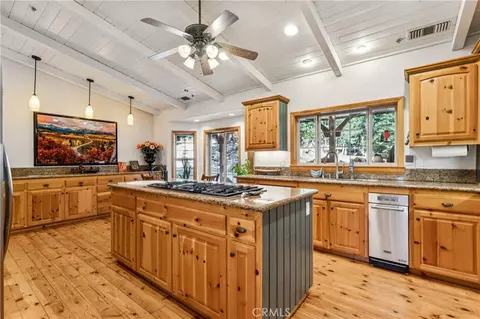Kitchen - 268 Cedarbrook, Twin Peaks, CA 92391 photo 1 of 1