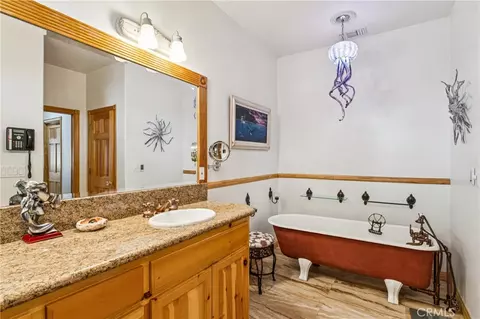 Bath - 268 Cedarbrook, Twin Peaks, CA 92391 photo 2 of 2