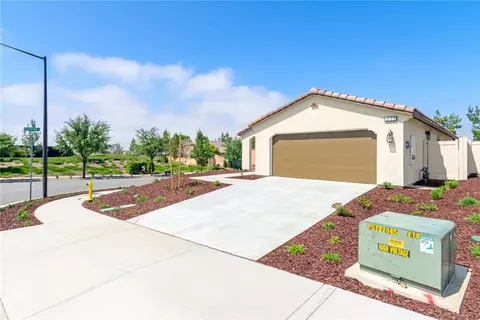 1553 Gardenview Trl, Beaumont, CA 92223
