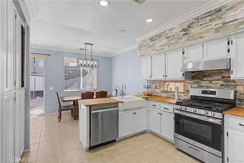 Kitchen - 2231 Flash Ct, Perris, CA 92571 photo 2 of 4