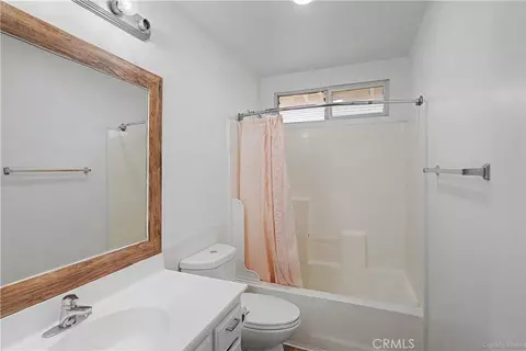 Bath - 2231 Flash Ct, Perris, CA 92571 photo 2 of 3
