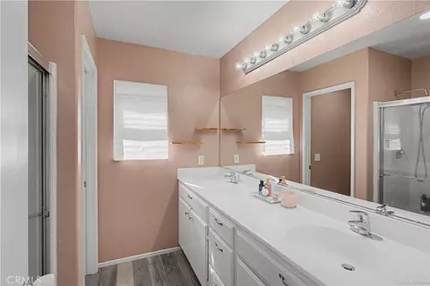 Bath - 2231 Flash Ct, Perris, CA 92571 photo 3 of 3