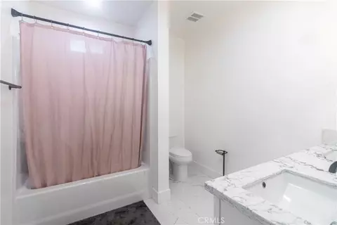 Bath - 17423 Wicker Way, Riverside, CA 92504 photo 5 of 6