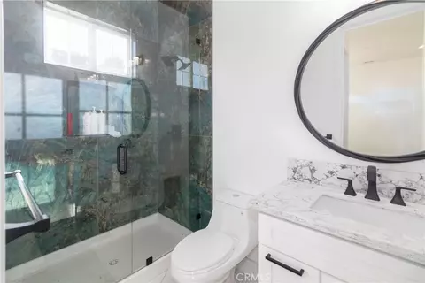 Bath - 17423 Wicker Way, Riverside, CA 92504 photo 2 of 6