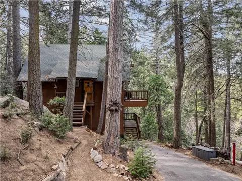 23959 Lakeview Dr, Crestline, CA 92325