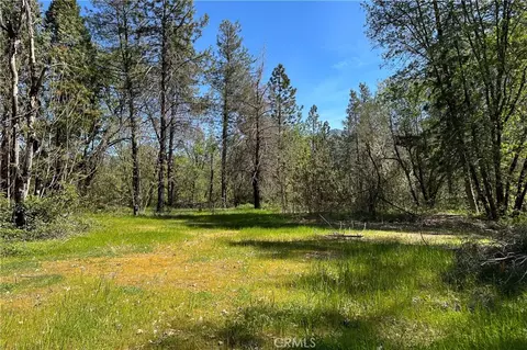 21138 Big Oak Ln, Lakehead, CA 96051