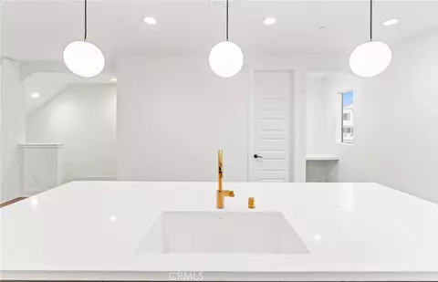 Kitchen - 106 Kimberwick Ct, Burbank, CA 91506 photo 3 of 5