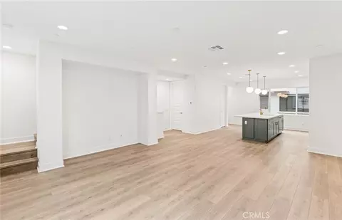 Living - 106 Kimberwick Ct, Burbank, CA 91506 photo 2 of 4