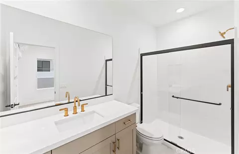 Bath - 106 Kimberwick Ct, Burbank, CA 91506 photo 1 of 6