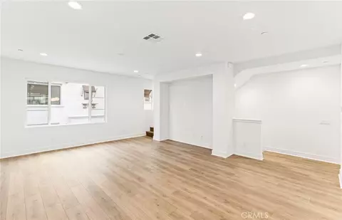 Living - 106 Kimberwick Ct, Burbank, CA 91506 photo 4 of 4