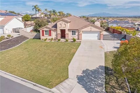 19128 Trail Ride Ct, Perris, CA 92570