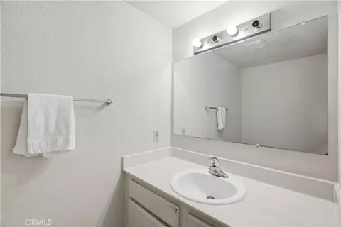 Bath - 1682 Commodore Dr, San Jose, CA 95133 photo 1 of 3