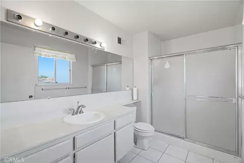 Bath - 1682 Commodore Dr, San Jose, CA 95133 photo 2 of 3