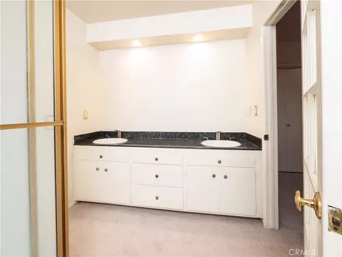 Bath - 4227 Miramonte Pl, Riverside, CA 92501 photo 1 of 3