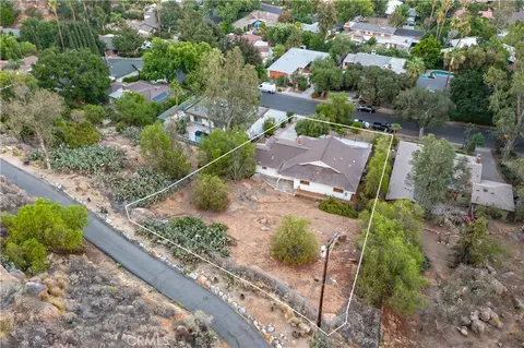 View/Area - 4227 Miramonte Pl, Riverside, CA 92501 photo 3 of 4