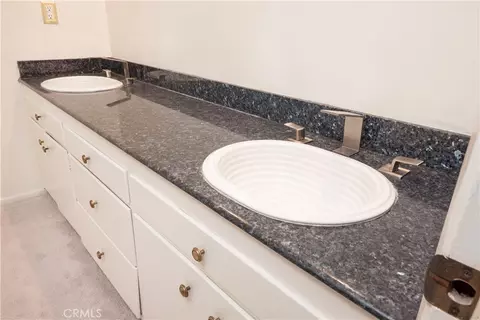 Bath - 4227 Miramonte Pl, Riverside, CA 92501 photo 2 of 3