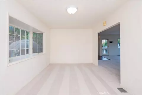 Living - 4227 Miramonte Pl, Riverside, CA 92501 photo 4 of 5