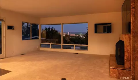 Living - 4227 Miramonte Pl, Riverside, CA 92501 photo 2 of 5