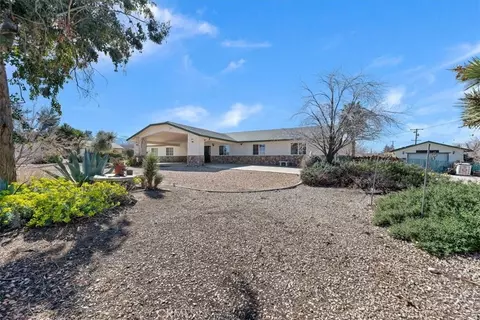 Exterior - 9860 Alta Mesa Ave, Phelan, CA 92371 photo 2 of 22