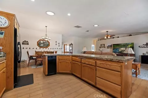 Kitchen - 9860 Alta Mesa Ave, Phelan, CA 92371 photo 4 of 4