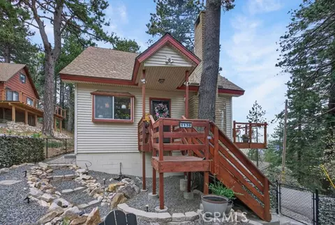 1130 Park Pl, Rimforest, CA 92378