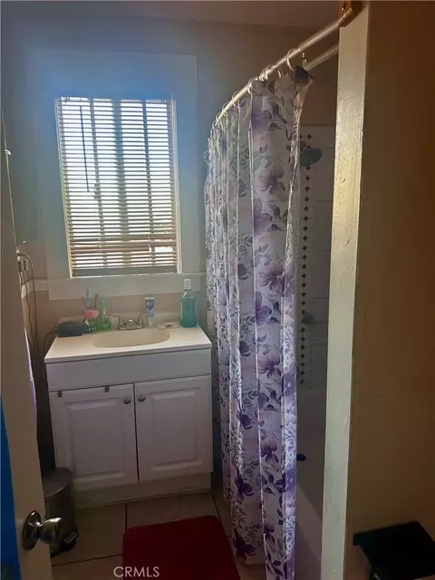 Bath - 8582 Wheeler, Fontana, CA 92335 photo 1 of 2