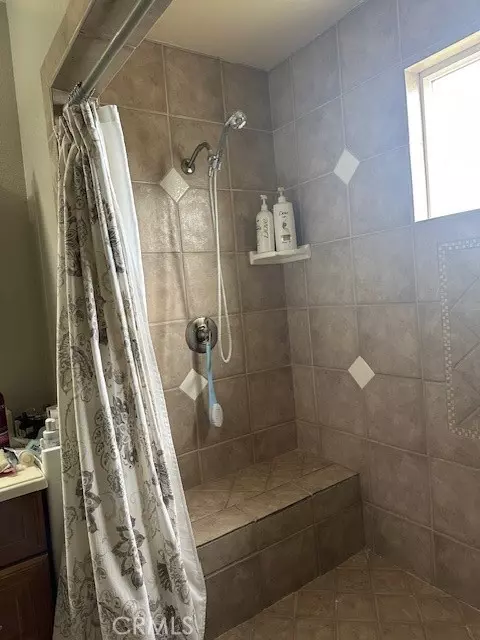 Bath - 2311 Volya Ct, Colton, CA 92324 photo 6 of 9