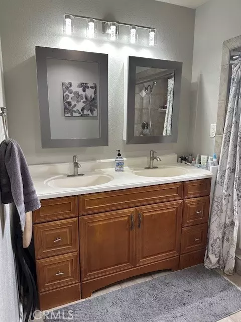 Bath - 2311 Volya Ct, Colton, CA 92324 photo 7 of 9