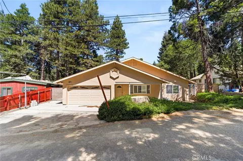 31686 Luring Pines Cir, Running Springs, CA 92382